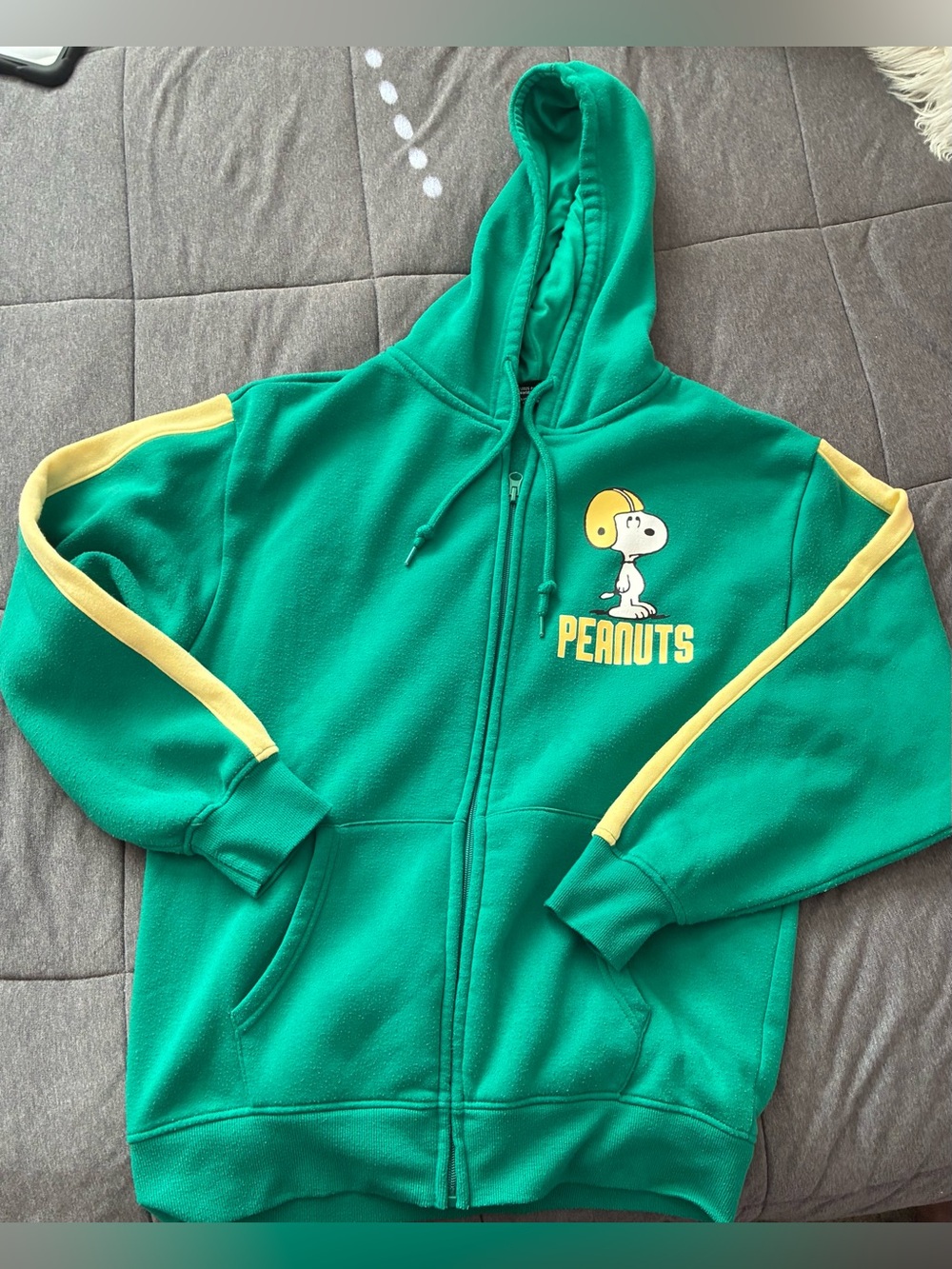 Peanuts (Snoopy) 50 Green Hoodie with Yellow Stripe